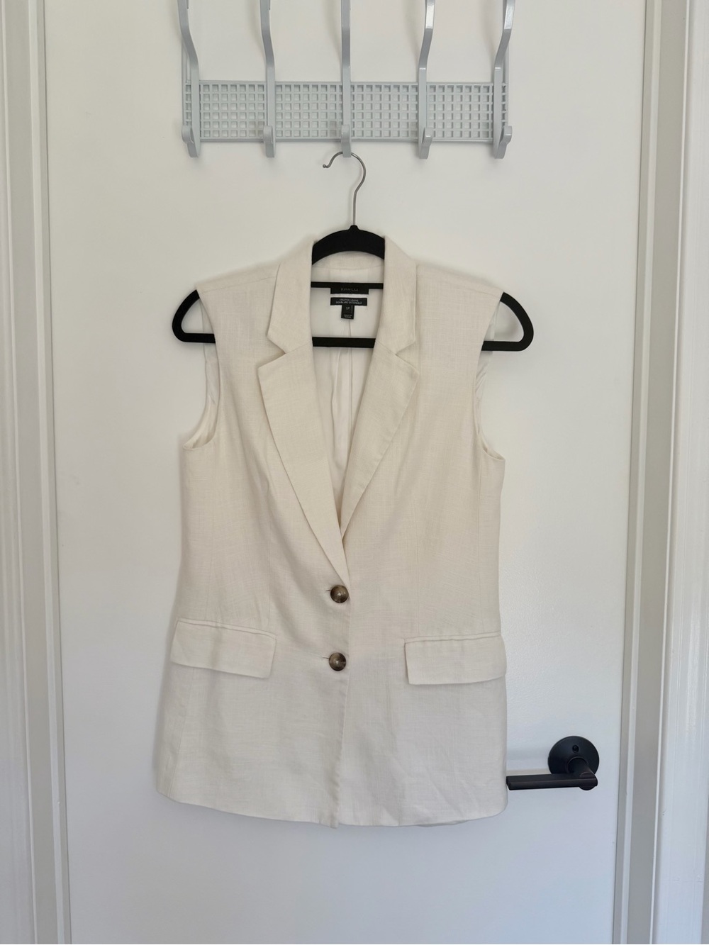 RW&CO. Cream Sleeveless Blazer
